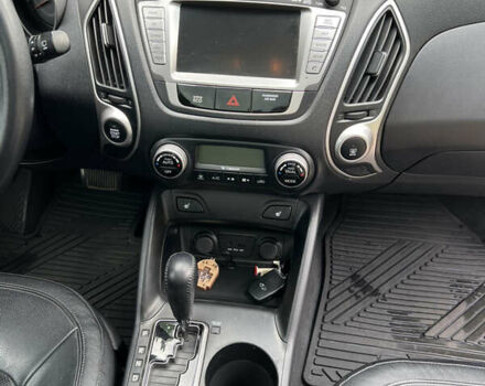 Серый Хендай Туксон, объемом двигателя 2.4 л и пробегом 164 тыс. км за 13200 $, фото 33 на Automoto.ua