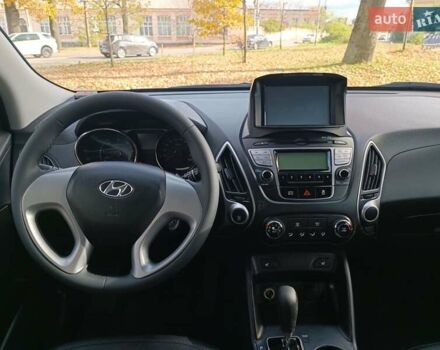 Сірий Хендай Туксон, об'ємом двигуна 2 л та пробігом 183 тис. км за 13900 $, фото 11 на Automoto.ua