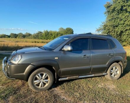 Сірий Хендай Туксон, об'ємом двигуна 2 л та пробігом 256 тис. км за 8900 $, фото 7 на Automoto.ua