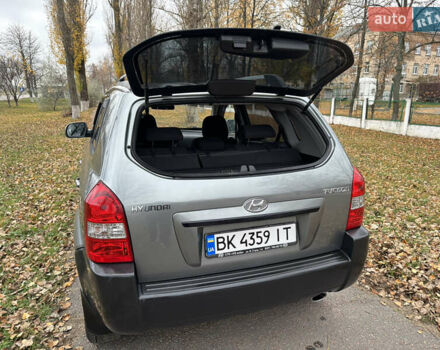 Серый Хендай Туксон, объемом двигателя 1.98 л и пробегом 77 тыс. км за 10500 $, фото 31 на Automoto.ua