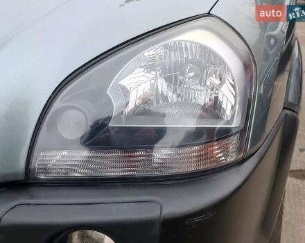 Серый Хендай Туксон, объемом двигателя 2 л и пробегом 148 тыс. км за 10390 $, фото 4 на Automoto.ua