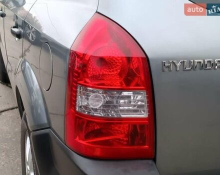Серый Хендай Туксон, объемом двигателя 2 л и пробегом 148 тыс. км за 10390 $, фото 8 на Automoto.ua
