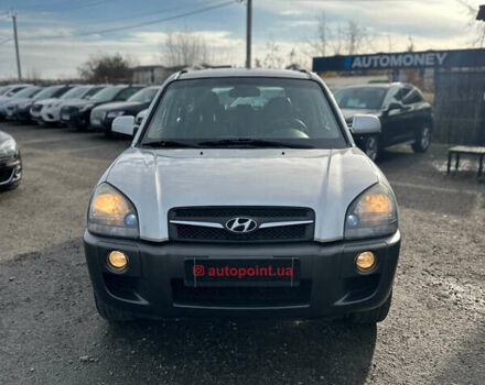 Сірий Хендай Туксон, об'ємом двигуна 1.98 л та пробігом 210 тис. км за 9999 $, фото 1 на Automoto.ua