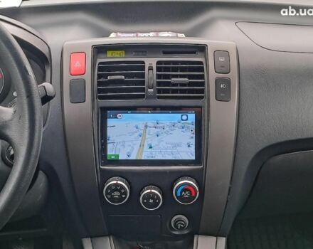 Сірий Хендай Туксон, об'ємом двигуна 2 л та пробігом 148 тис. км за 10390 $, фото 16 на Automoto.ua