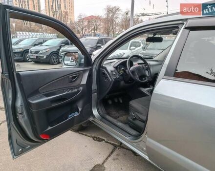 Серый Хендай Туксон, объемом двигателя 2 л и пробегом 148 тыс. км за 10390 $, фото 18 на Automoto.ua