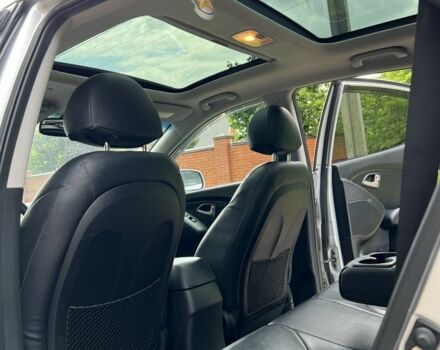 Серый Хендай Туксон, объемом двигателя 2.4 л и пробегом 164 тыс. км за 12500 $, фото 3 на Automoto.ua