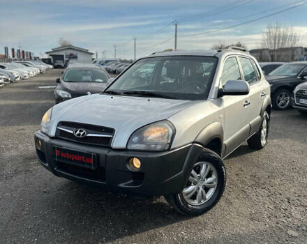 Сірий Хендай Туксон, об'ємом двигуна 1.98 л та пробігом 210 тис. км за 9999 $, фото 3 на Automoto.ua