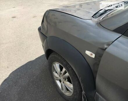 Сірий Хендай Туксон, об'ємом двигуна 1.98 л та пробігом 170 тис. км за 8500 $, фото 13 на Automoto.ua