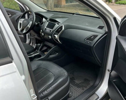 Серый Хендай Туксон, объемом двигателя 2.4 л и пробегом 164 тыс. км за 13200 $, фото 32 на Automoto.ua