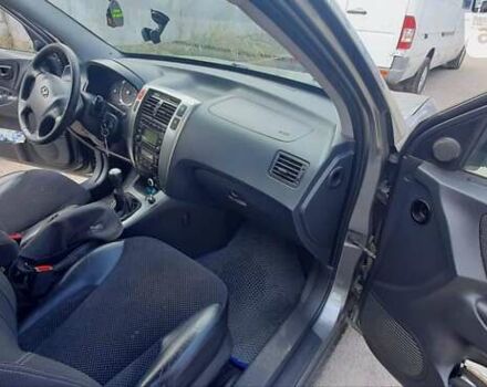 Сірий Хендай Туксон, об'ємом двигуна 1.98 л та пробігом 170 тис. км за 8500 $, фото 10 на Automoto.ua