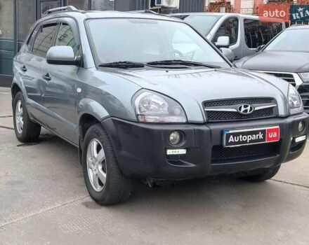 Серый Хендай Туксон, объемом двигателя 2 л и пробегом 148 тыс. км за 10390 $, фото 2 на Automoto.ua