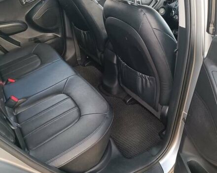 Сірий Хендай Туксон, об'ємом двигуна 2 л та пробігом 183 тис. км за 13900 $, фото 12 на Automoto.ua