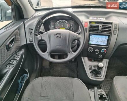 Серый Хендай Туксон, объемом двигателя 2 л и пробегом 148 тыс. км за 10390 $, фото 15 на Automoto.ua