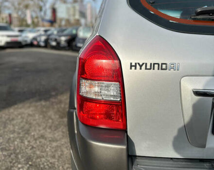 Сірий Хендай Туксон, об'ємом двигуна 1.98 л та пробігом 210 тис. км за 9999 $, фото 9 на Automoto.ua