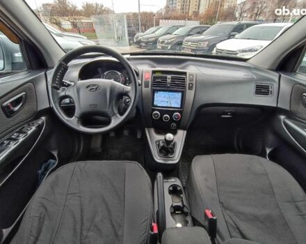 Сірий Хендай Туксон, об'ємом двигуна 2 л та пробігом 148 тис. км за 10390 $, фото 14 на Automoto.ua