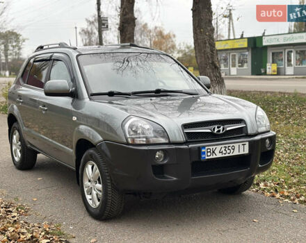 Серый Хендай Туксон, объемом двигателя 1.98 л и пробегом 77 тыс. км за 10500 $, фото 1 на Automoto.ua