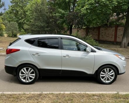 Серый Хендай Туксон, объемом двигателя 2.4 л и пробегом 164 тыс. км за 12500 $, фото 7 на Automoto.ua