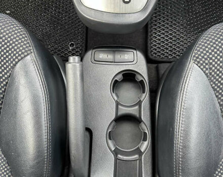 Сірий Хендай Туксон, об'ємом двигуна 1.98 л та пробігом 210 тис. км за 9999 $, фото 27 на Automoto.ua