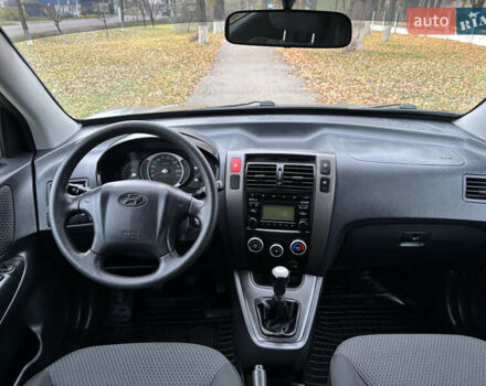 Серый Хендай Туксон, объемом двигателя 1.98 л и пробегом 77 тыс. км за 10500 $, фото 21 на Automoto.ua