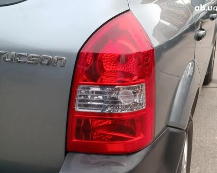 Сірий Хендай Туксон, об'ємом двигуна 2 л та пробігом 148 тис. км за 10390 $, фото 10 на Automoto.ua