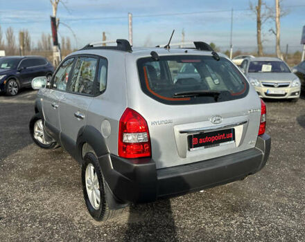 Сірий Хендай Туксон, об'ємом двигуна 1.98 л та пробігом 210 тис. км за 9999 $, фото 8 на Automoto.ua