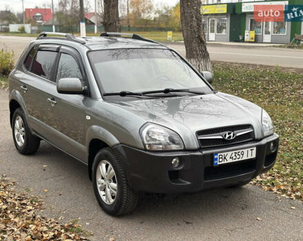 Серый Хендай Туксон, объемом двигателя 1.98 л и пробегом 77 тыс. км за 10500 $, фото 6 на Automoto.ua