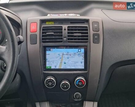 Серый Хендай Туксон, объемом двигателя 2 л и пробегом 148 тыс. км за 10390 $, фото 16 на Automoto.ua