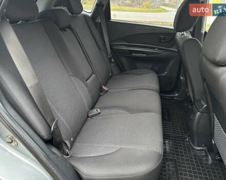 Серый Хендай Туксон, объемом двигателя 1.98 л и пробегом 77 тыс. км за 10500 $, фото 17 на Automoto.ua