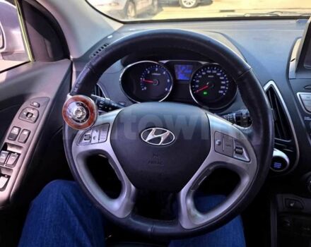 Сірий Хендай Туксон, об'ємом двигуна 2 л та пробігом 156 тис. км за 2500 $, фото 9 на Automoto.ua