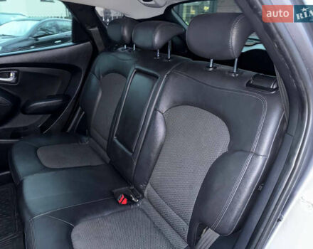 Сірий Хендай Туксон, об'ємом двигуна 1.69 л та пробігом 282 тис. км за 12000 $, фото 40 на Automoto.ua