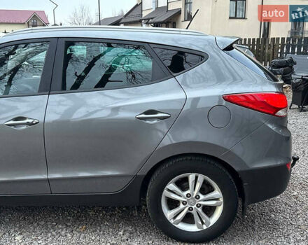 Сірий Хендай Туксон, об'ємом двигуна 1.69 л та пробігом 282 тис. км за 12000 $, фото 7 на Automoto.ua