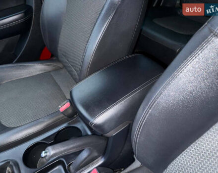 Сірий Хендай Туксон, об'ємом двигуна 1.69 л та пробігом 282 тис. км за 12000 $, фото 31 на Automoto.ua