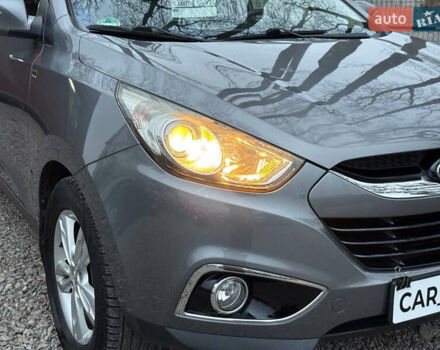 Сірий Хендай Туксон, об'ємом двигуна 1.69 л та пробігом 282 тис. км за 12000 $, фото 22 на Automoto.ua