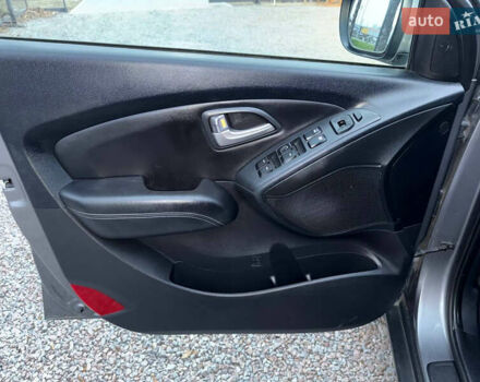 Сірий Хендай Туксон, об'ємом двигуна 1.69 л та пробігом 282 тис. км за 12000 $, фото 25 на Automoto.ua