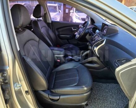 Сірий Хендай Туксон, об'ємом двигуна 2 л та пробігом 156 тис. км за 2500 $, фото 5 на Automoto.ua