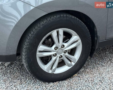 Сірий Хендай Туксон, об'ємом двигуна 1.69 л та пробігом 282 тис. км за 12000 $, фото 5 на Automoto.ua