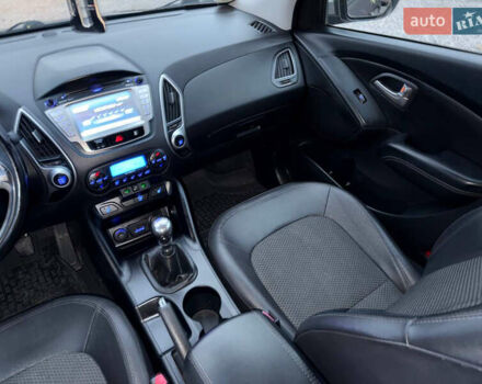 Сірий Хендай Туксон, об'ємом двигуна 1.69 л та пробігом 282 тис. км за 12000 $, фото 42 на Automoto.ua