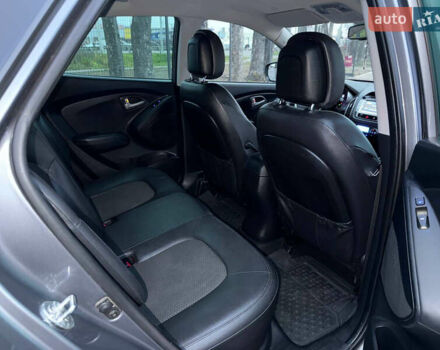 Сірий Хендай Туксон, об'ємом двигуна 1.69 л та пробігом 282 тис. км за 12000 $, фото 47 на Automoto.ua