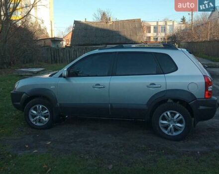 Серый Хендай Туксон, объемом двигателя 2 л и пробегом 82 тыс. км за 11500 $, фото 2 на Automoto.ua