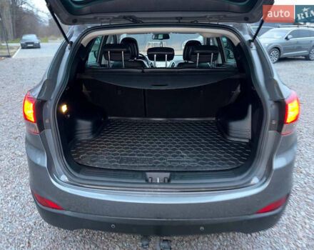 Сірий Хендай Туксон, об'ємом двигуна 1.69 л та пробігом 282 тис. км за 12000 $, фото 45 на Automoto.ua