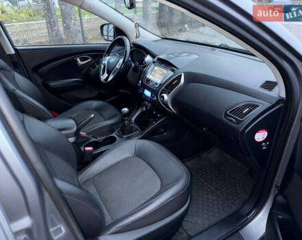 Сірий Хендай Туксон, об'ємом двигуна 1.69 л та пробігом 282 тис. км за 12000 $, фото 49 на Automoto.ua