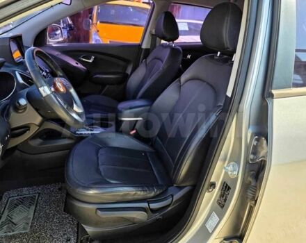 Сірий Хендай Туксон, об'ємом двигуна 2 л та пробігом 156 тис. км за 2500 $, фото 6 на Automoto.ua