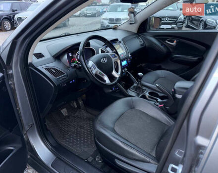 Сірий Хендай Туксон, об'ємом двигуна 1.69 л та пробігом 282 тис. км за 12000 $, фото 29 на Automoto.ua