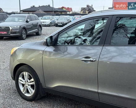 Сірий Хендай Туксон, об'ємом двигуна 1.69 л та пробігом 282 тис. км за 12000 $, фото 6 на Automoto.ua