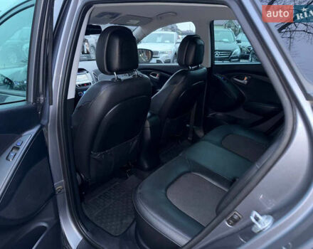 Сірий Хендай Туксон, об'ємом двигуна 1.69 л та пробігом 282 тис. км за 12000 $, фото 38 на Automoto.ua