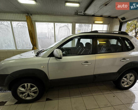 Хендай Туксон 2013 в Киеве на Automoto.ua Серый Хендай Туксон, объемом двигателя 1.98 л и пробегом 290 тыс. км за 10350 $, фото 2 на Automoto.ua