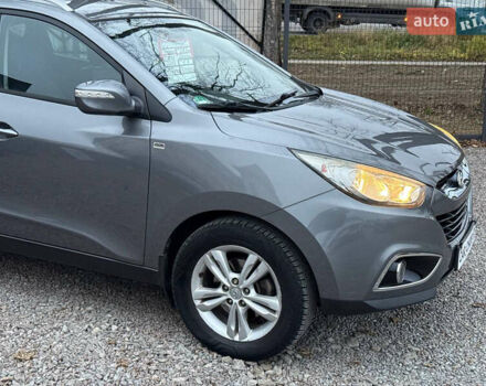 Сірий Хендай Туксон, об'ємом двигуна 1.69 л та пробігом 282 тис. км за 12000 $, фото 21 на Automoto.ua