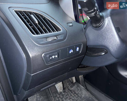 Сірий Хендай Туксон, об'ємом двигуна 1.69 л та пробігом 282 тис. км за 12000 $, фото 28 на Automoto.ua