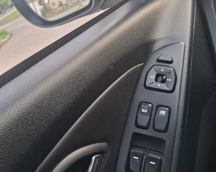 Сірий Хендай Туксон, об'ємом двигуна 2 л та пробігом 212 тис. км за 13600 $, фото 18 на Automoto.ua