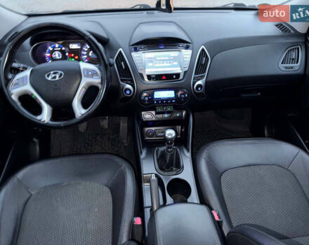 Сірий Хендай Туксон, об'ємом двигуна 1.69 л та пробігом 282 тис. км за 12000 $, фото 43 на Automoto.ua